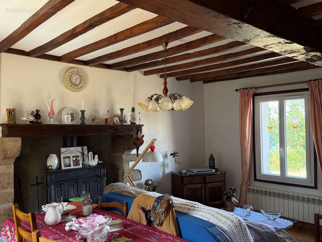 Auv 1224 : Maison en pierres, garage, vue superbe, 822m2 - photo 5