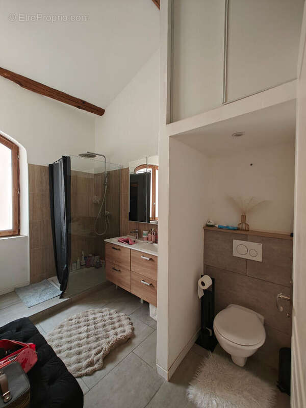 Appartement à SOLLIES-PONT