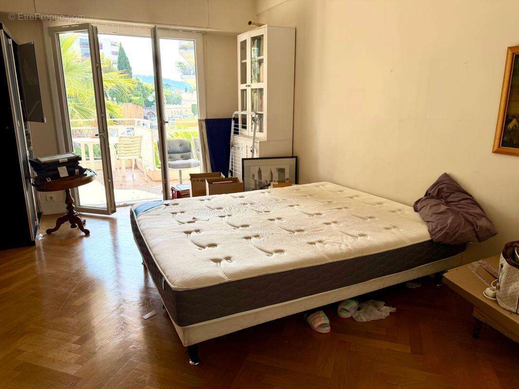Nice Cimiez/ belle résidence 3p 93m² / terrasse 24m² / balcon /cave / (garage) - photo 5
