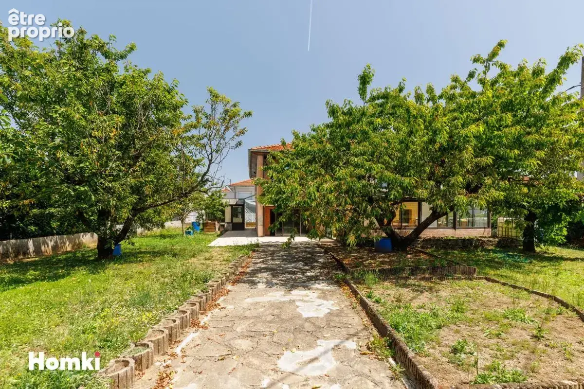MIONS – Maison familiale de 158 m² avec véranda de 28 m² sur terrain de 777 m² - photo 3