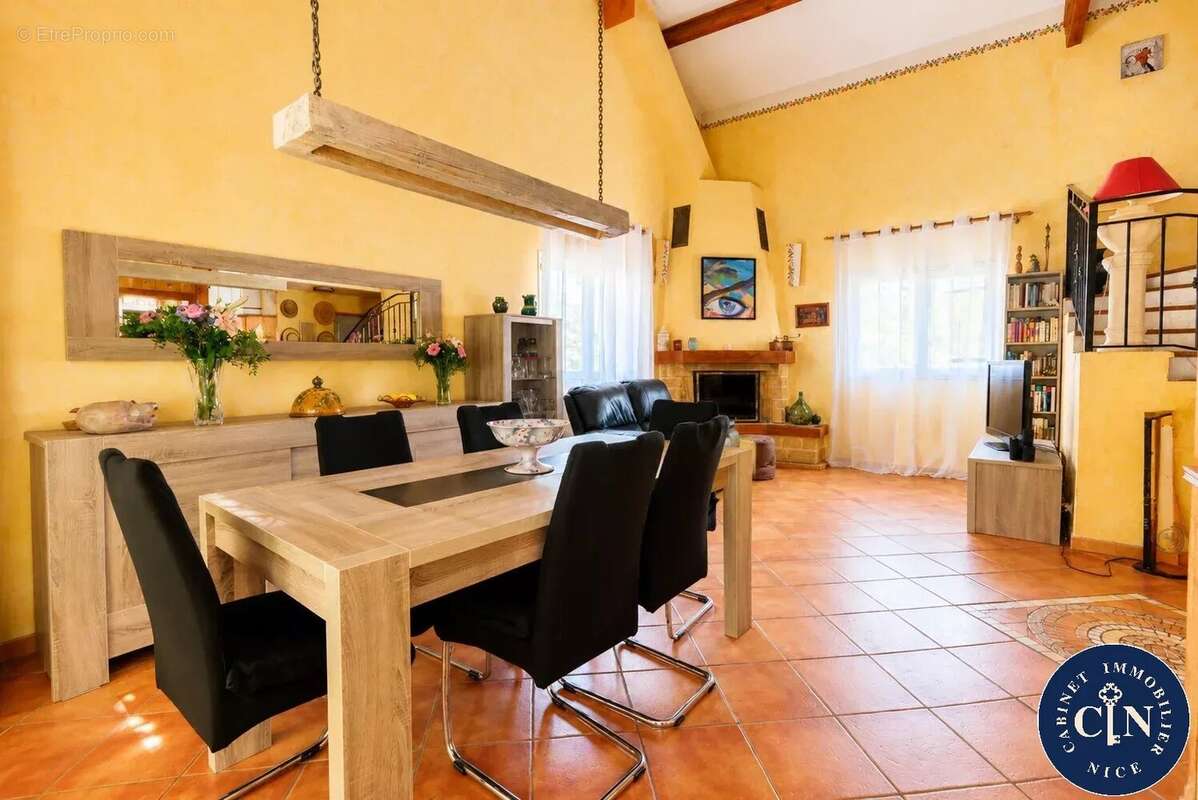 Maison 141 m² à Le Broc  - photo 8