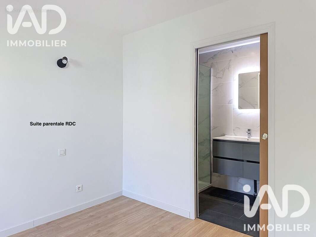 Maison 115 m² à Le Plessis-Feu-Aussoux  - photo 8
