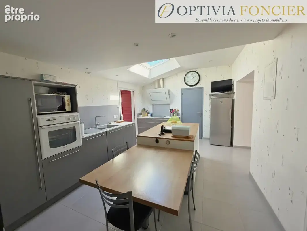 MAISON T7 - BRUZ - Quartier prisé - 190 m2 - 997 m2 de terrain clos - photo 8