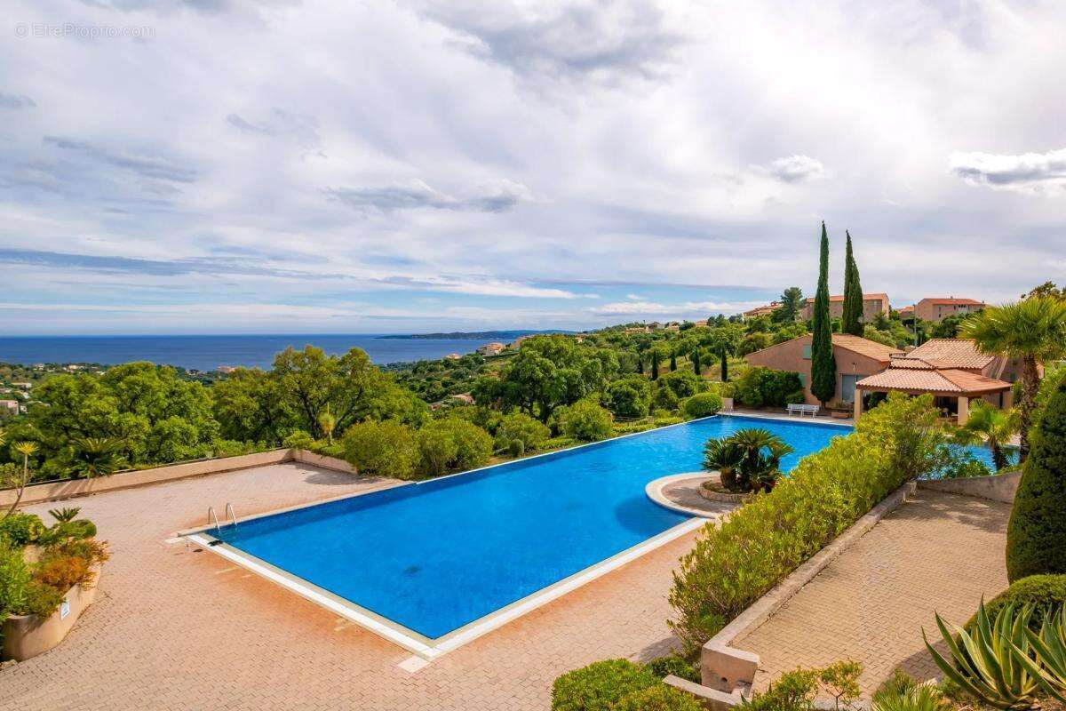 Maison à ROQUEBRUNE-SUR-ARGENS