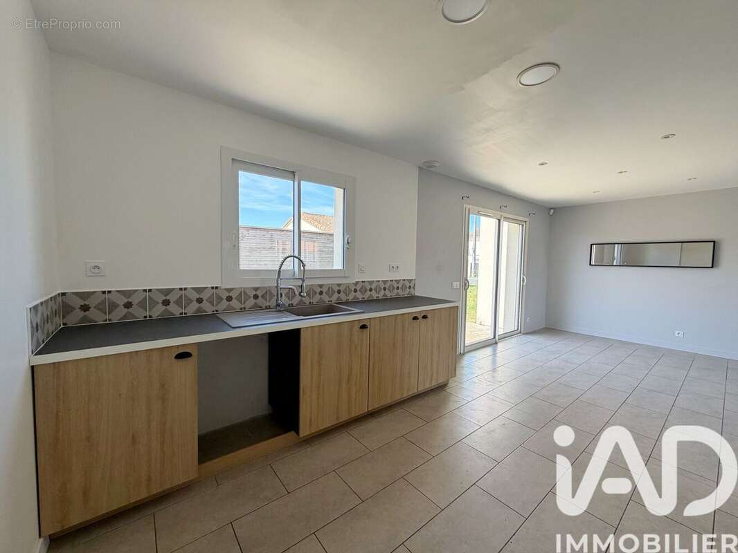 Maison 101 m² à Neuville-De-Poitou  - photo 2