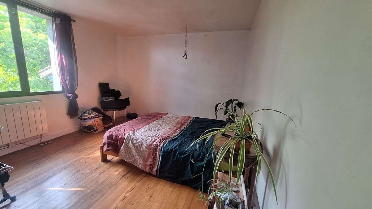 Ancien corps de ferme  T4 /5 sur 5500m² de terrain - photo 9