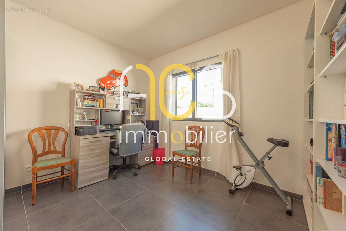 Achat Vente Maison Gignac-la-Nerthe  4 pièces 114m2 Jardin Garage - photo 17