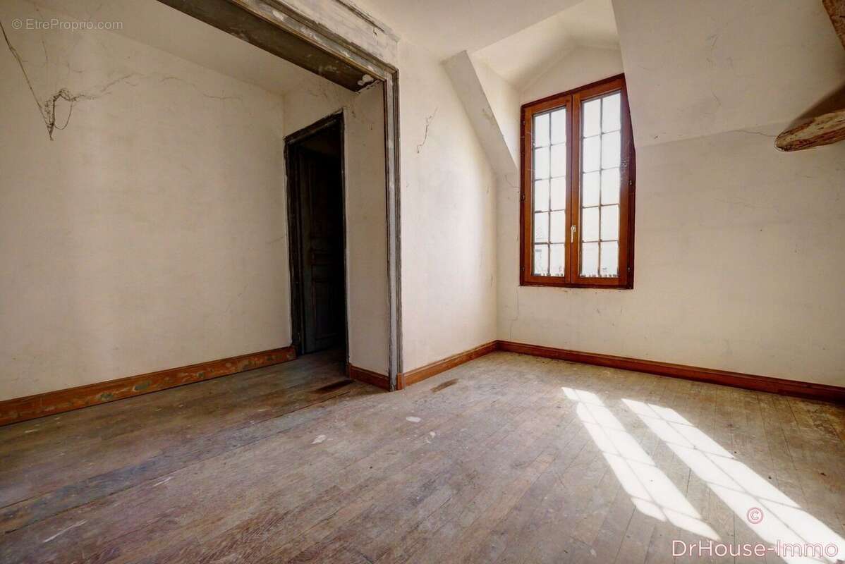 Maison 180 m² à Pougy  - photo 13