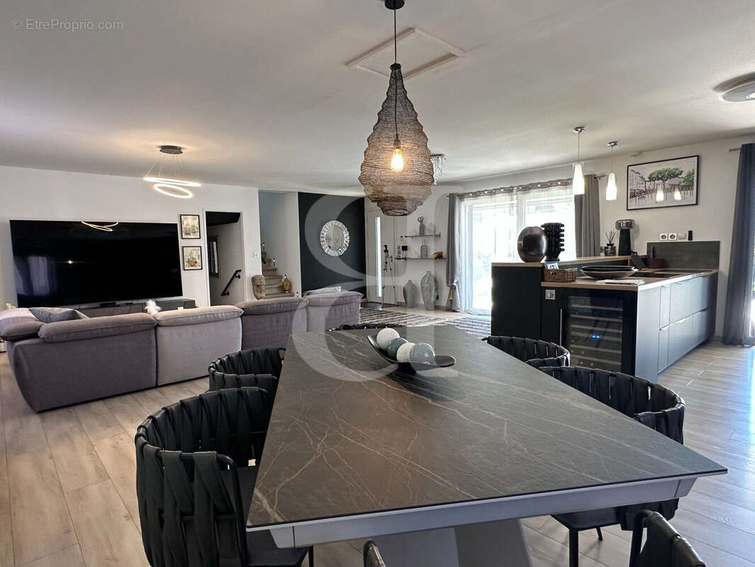 Maison à L'ISLE-SUR-LA-SORGUE