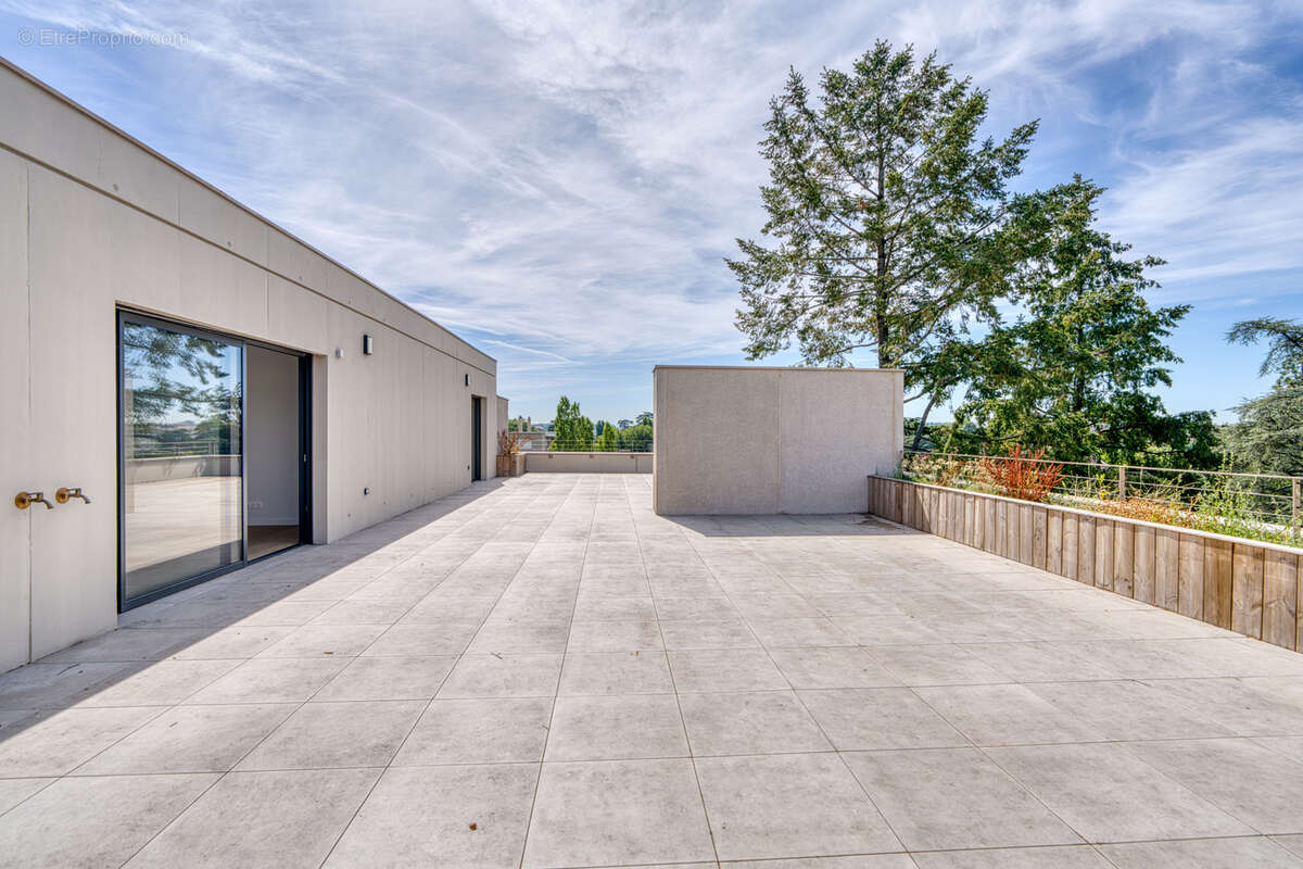 Écully   Appartement T4 en attique avec terrasse de 172 m2 - photo 4
