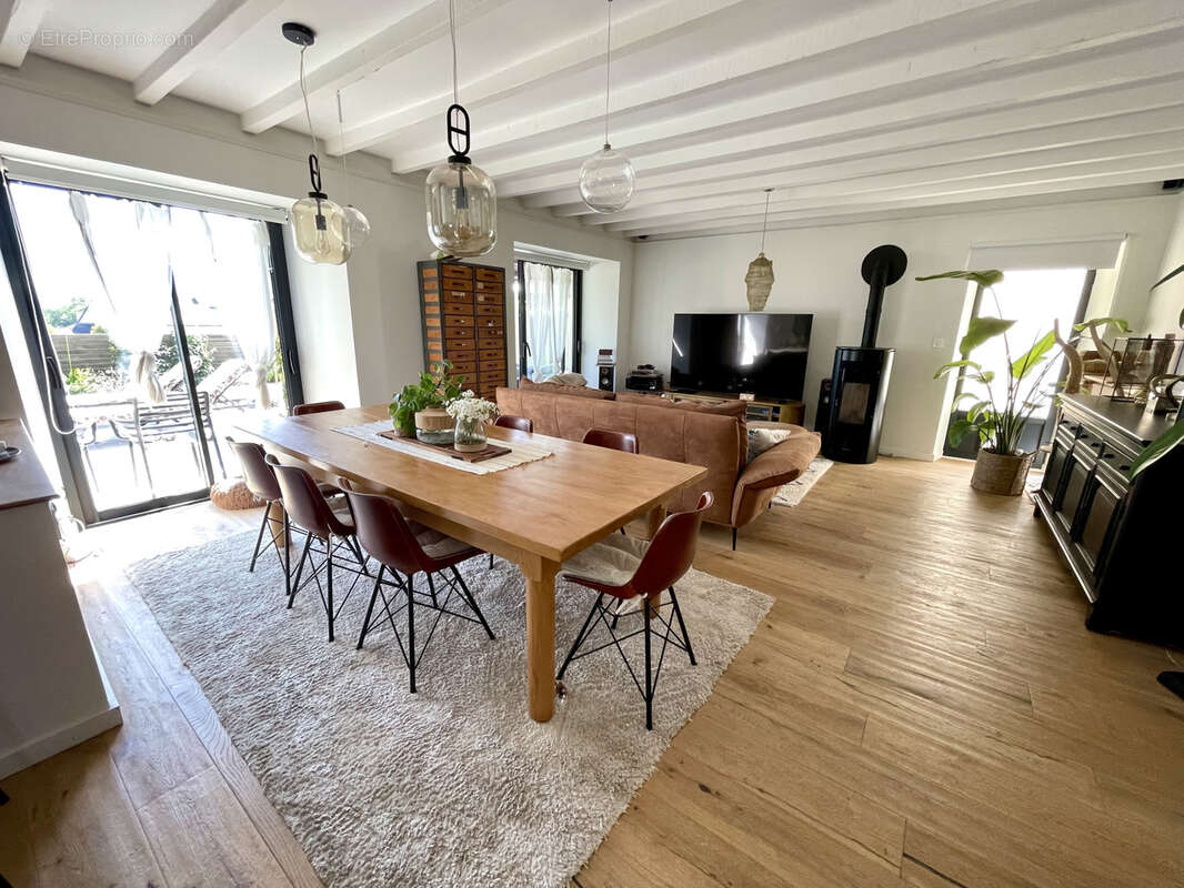 Maison 160 m² à Saint-Ave  - photo 8