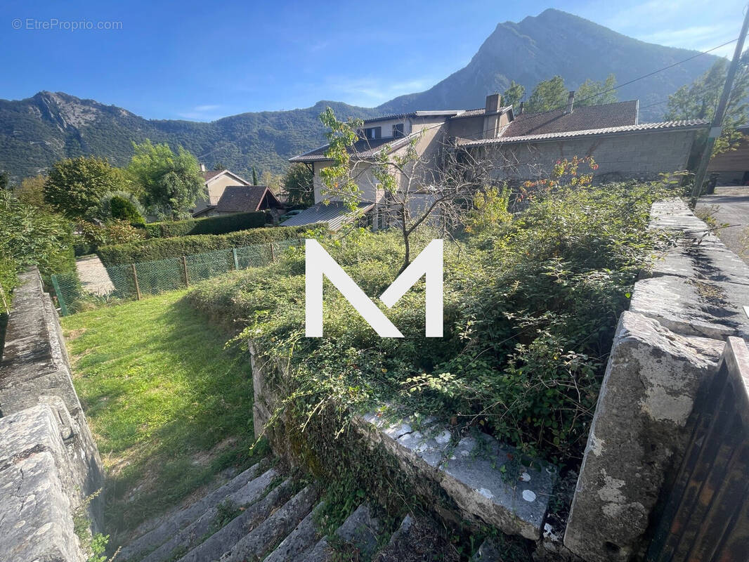 Terrain à SAINT-PAUL-DE-VARCES