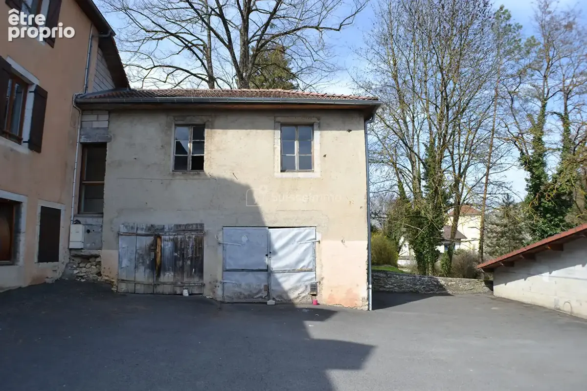Photo Parking à Pont-De-Roide au prix de 24 000€