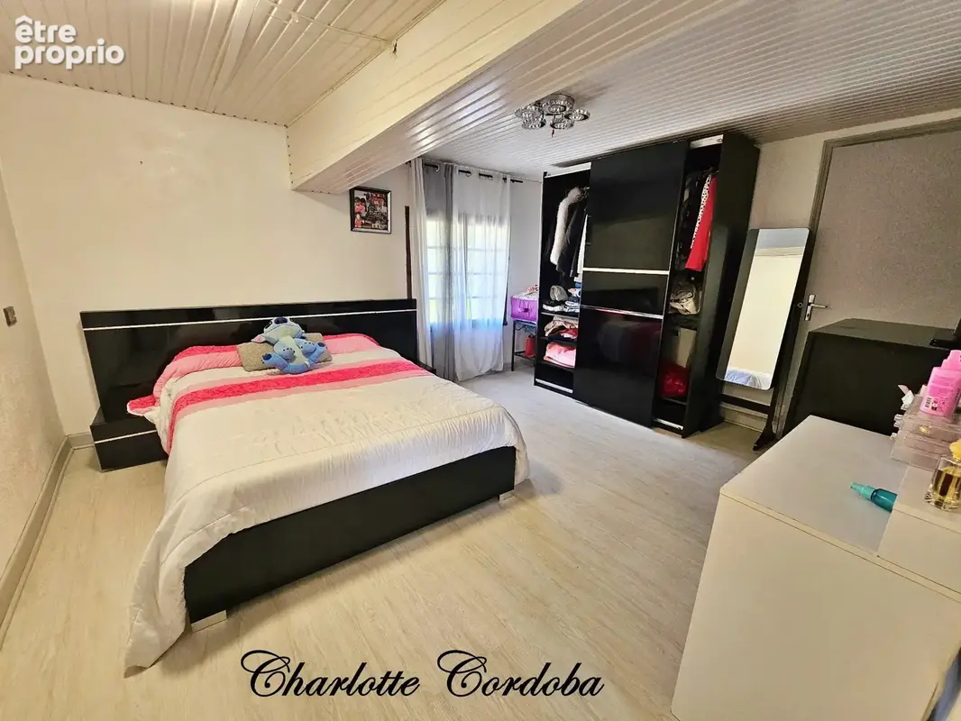 Maison familiale de 131 m² avec 4 chambres, véranda et grand garage à AYET - photo 10