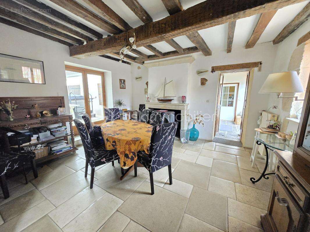 Maison à COULANGES-LES-NEVERS