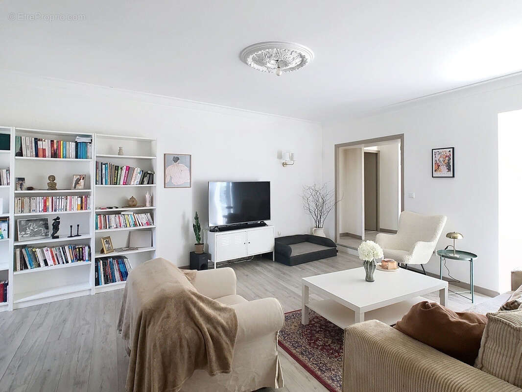 Maison à ROULLET-SAINT-ESTEPHE