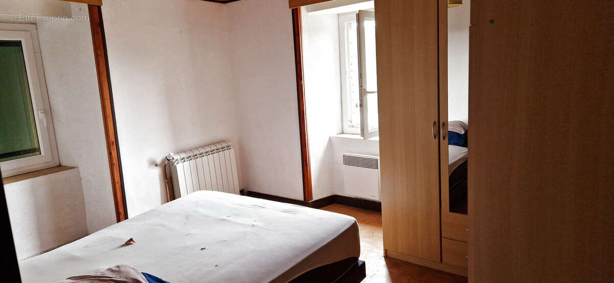 Maison à LE COLLET-DE-DEZE