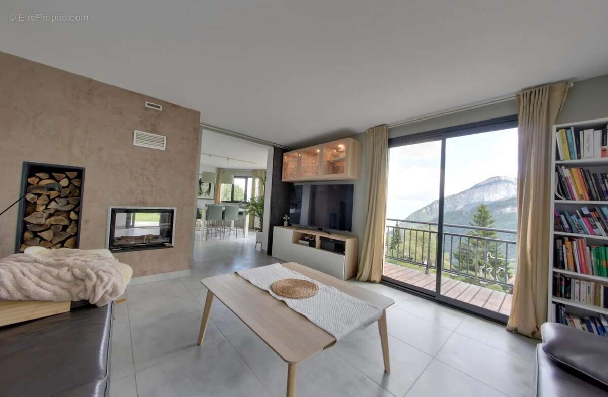 Maison à NOYAREY