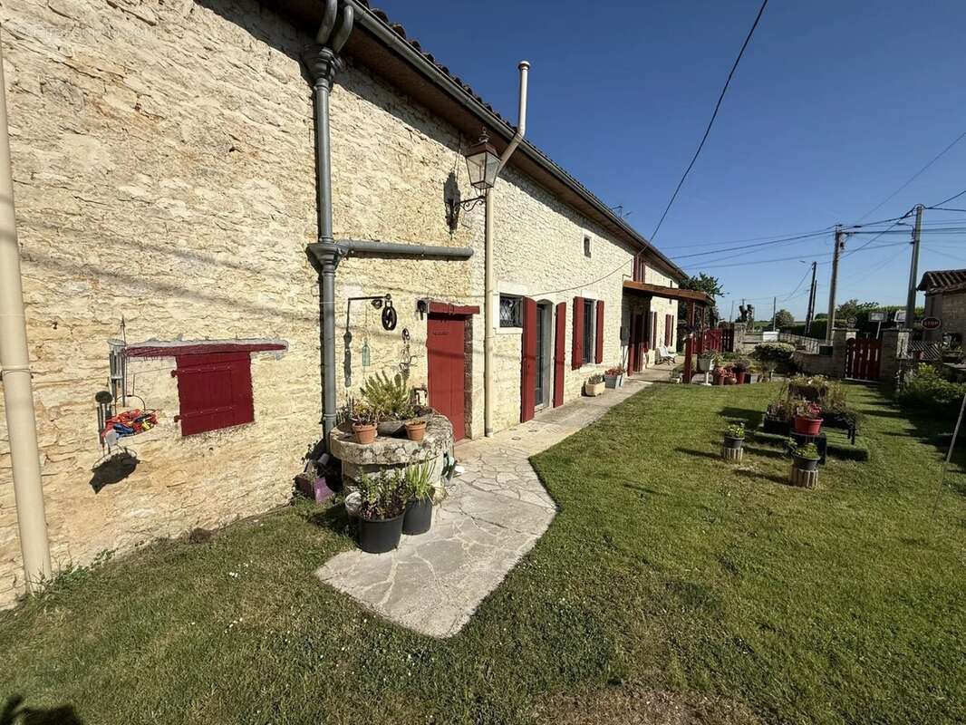 Maison à LA FAYE