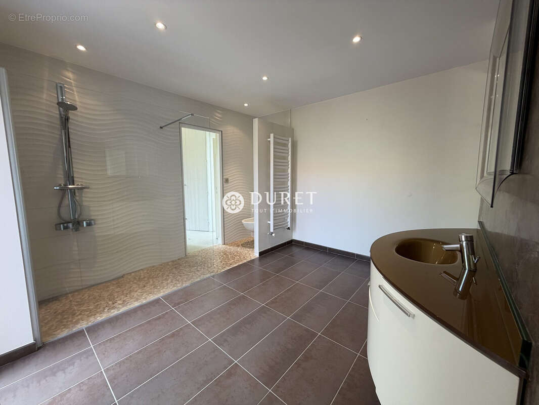 Maison 232 m² à La Bruffiere  - photo 7
