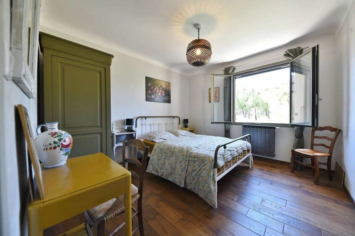 Propriété en pierre à 3kms du centre historique d'Uzès ... - photo 8
