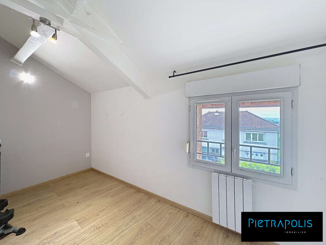 Maison à GREZIEU-LA-VARENNE