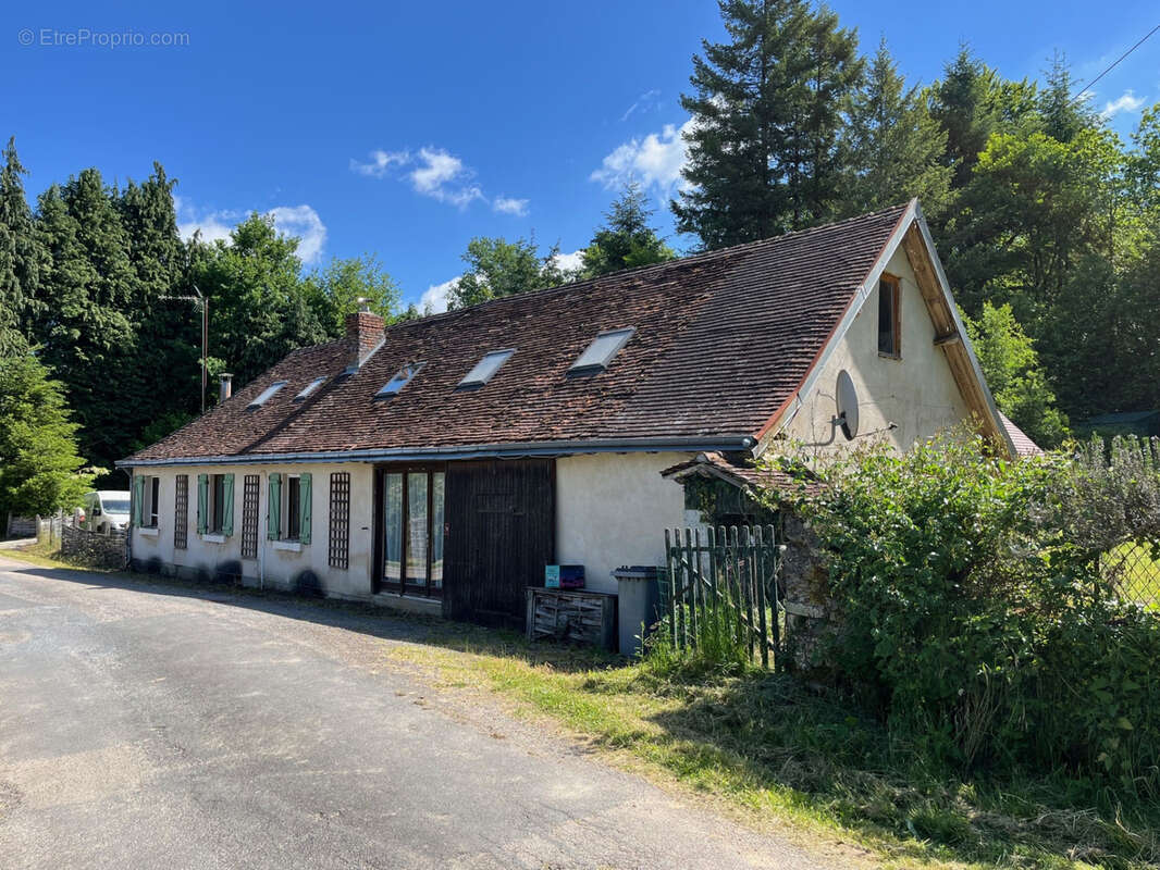 Maison à COUSSAC-BONNEVAL