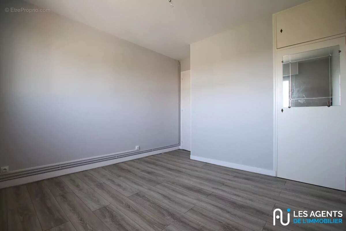 Appartement 66 m² à Saint-Jean-De-La-Ruelle  - photo 6