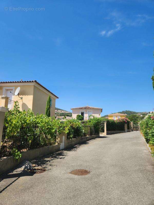 Maison à ROQUEBRUNE-SUR-ARGENS