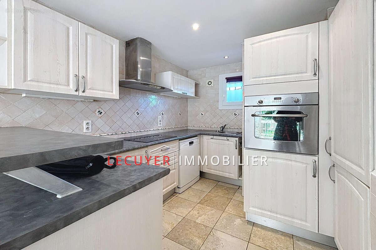 Appartement à VALLAURIS