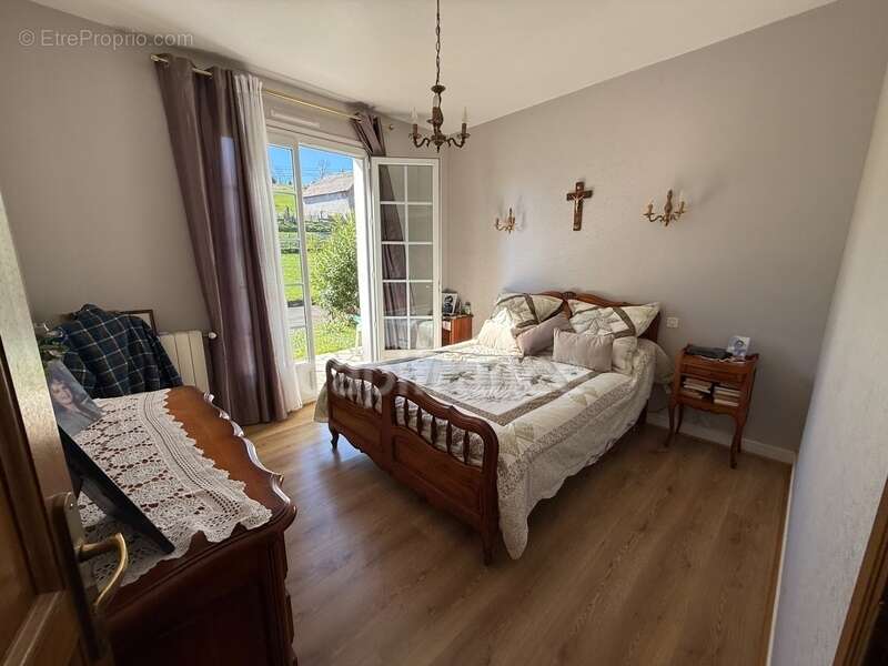 Grande maison avec dépendance sur 3460 m² de terrain - photo 10