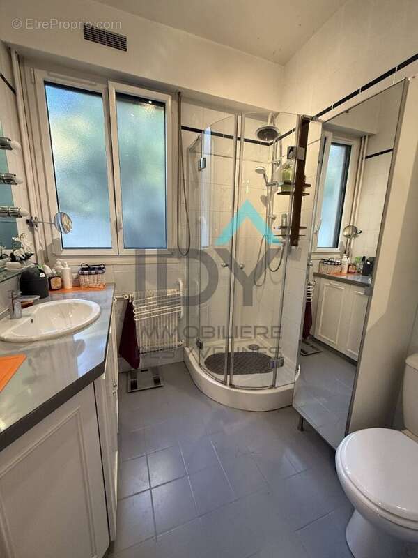 Appartement à LE MESNIL-LE-ROI