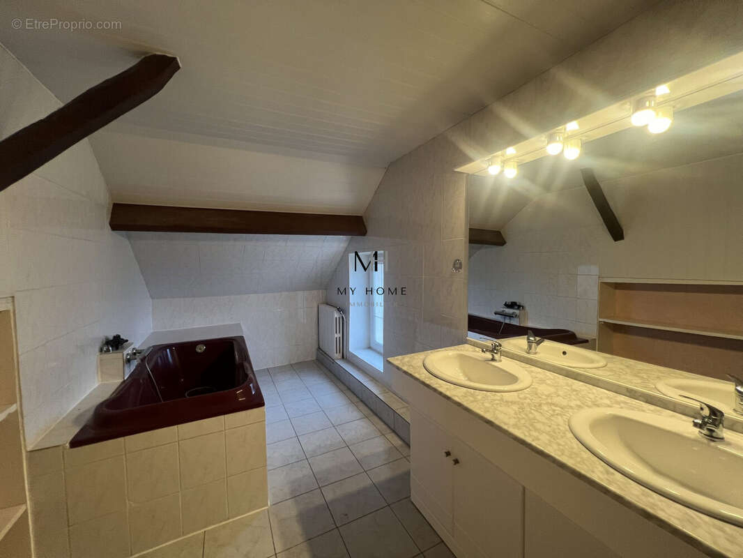 Maison à CHASSE
