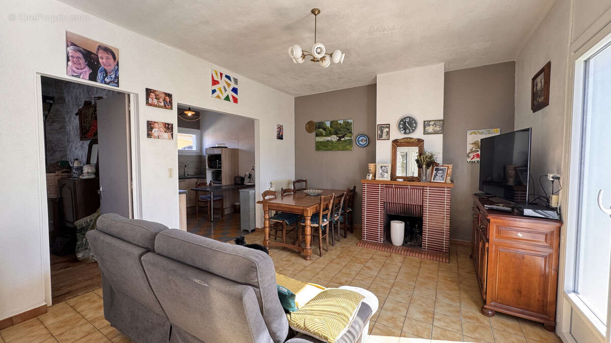 Maison à BARBEZIEUX-SAINT-HILAIRE