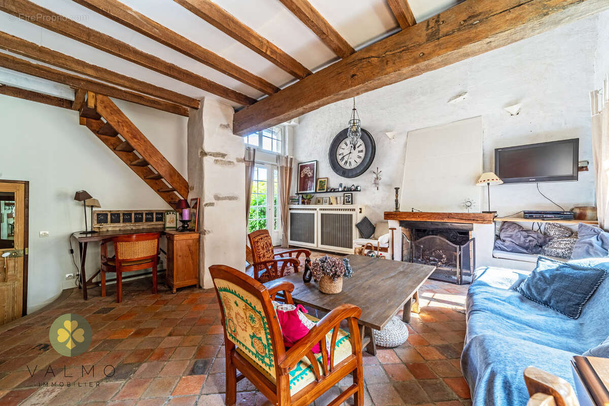 Maison de caractère en pierre   Charme, authenticité et dépendances - photo 15