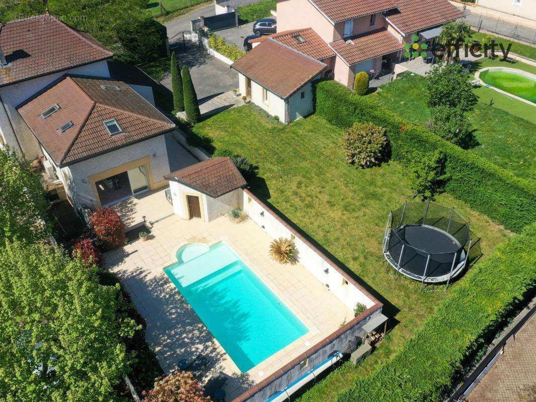 Maison à SATOLAS-ET-BONCE