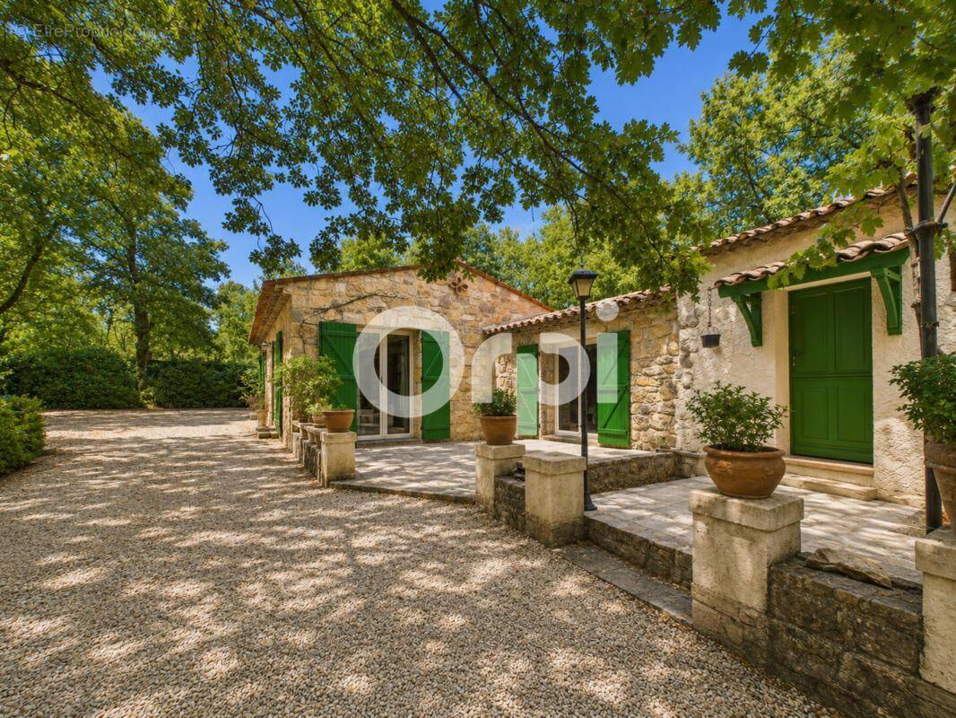 Maison à TOURRETTES