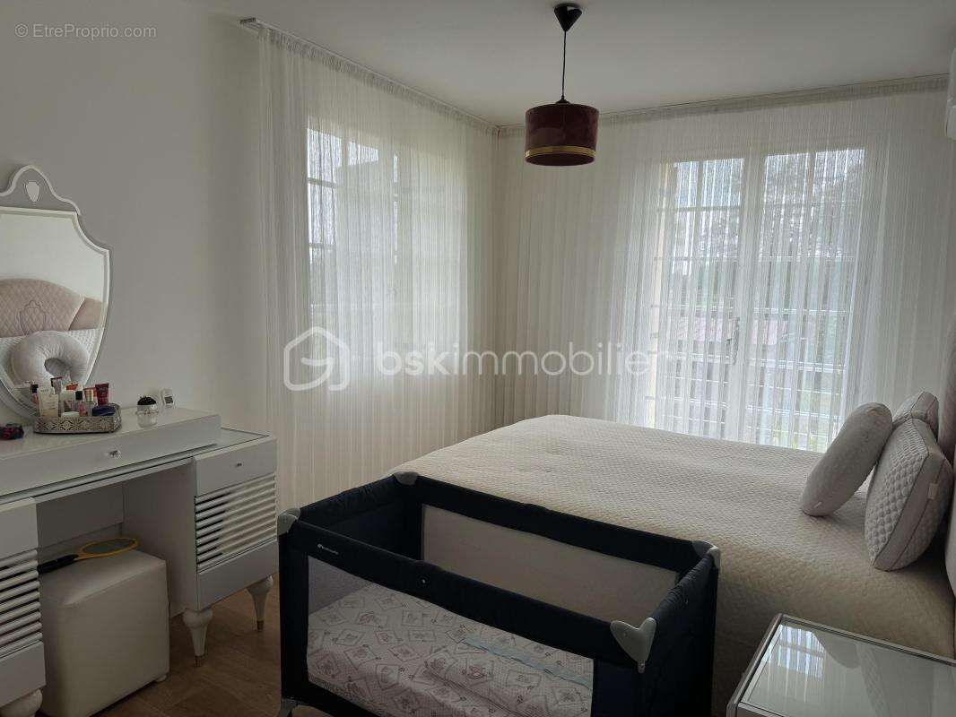 Maison 104 m² à Arveyres  - photo 7