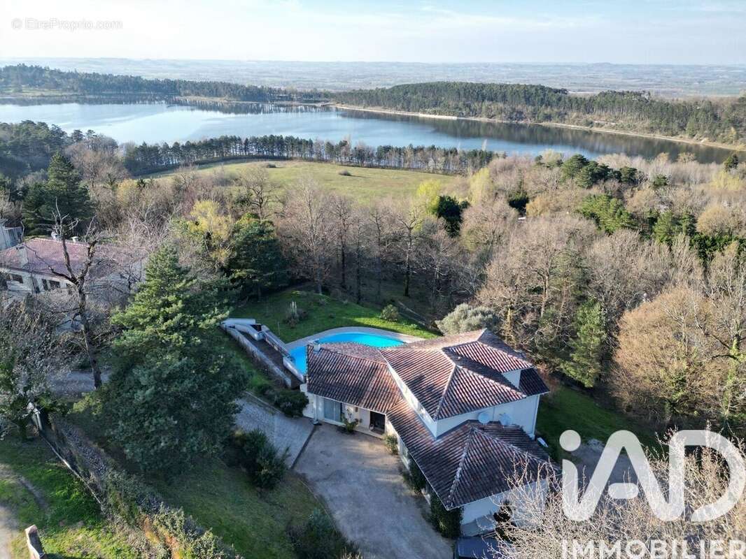 Maison 304 m² à Les Brunels  - photo 2