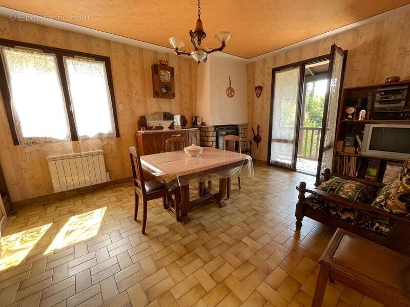 Maison à DECAZEVILLE