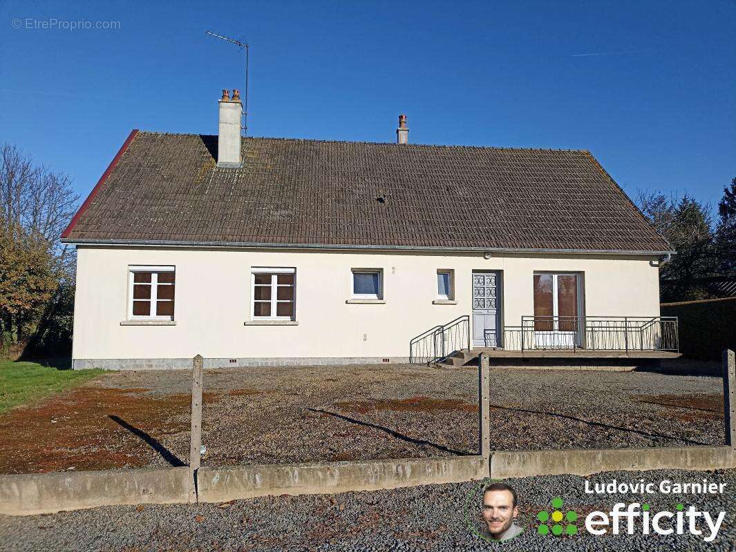 Maison à SAINT-HILAIRE-DU-HARCOUET