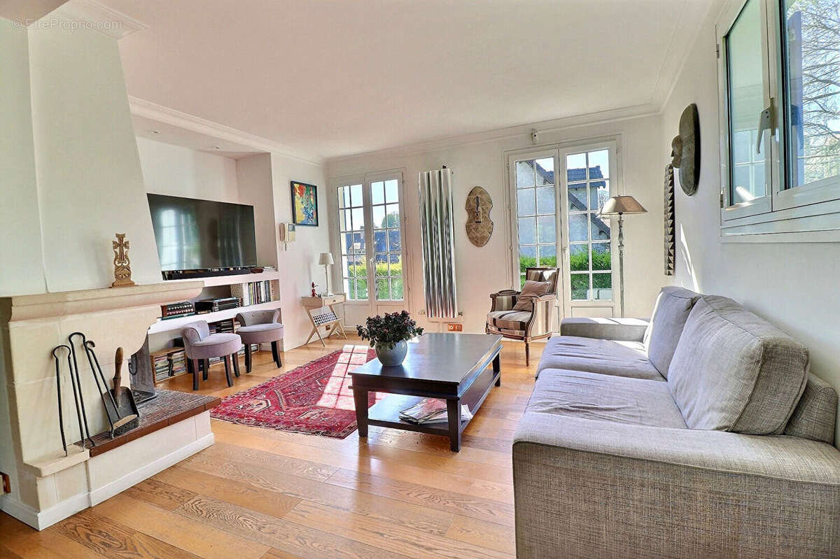 Maison à MAREIL-MARLY