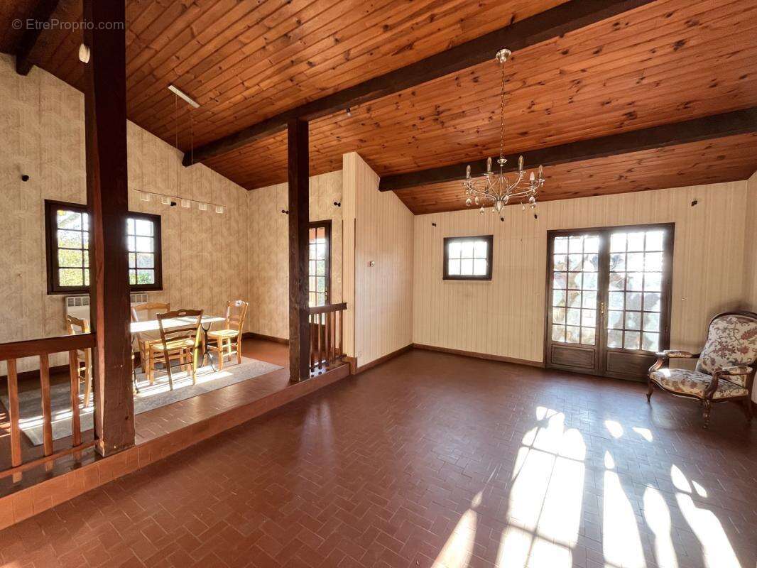 Maison à BRUGUIERES