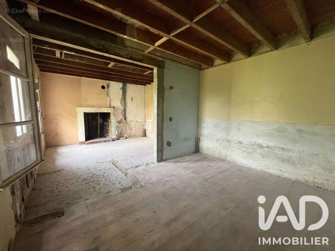 Maison 35 m² à La Celle-Guenand  - photo 3