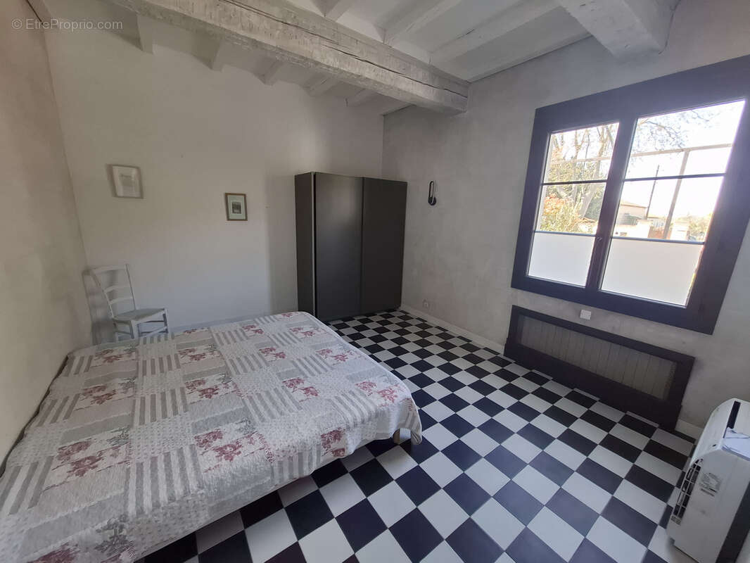 Appartement à FONTVIEILLE