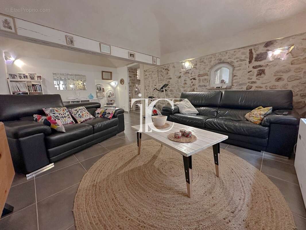 Maison à SAINT-VICTOR-DE-MALCAP