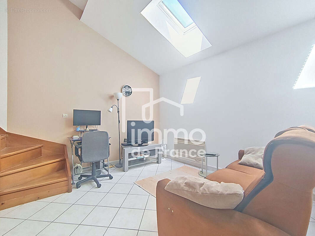 Appartement Meximieux 2 pièces  en duplexe de 43 m2 + terrain et place de parking - photo 3