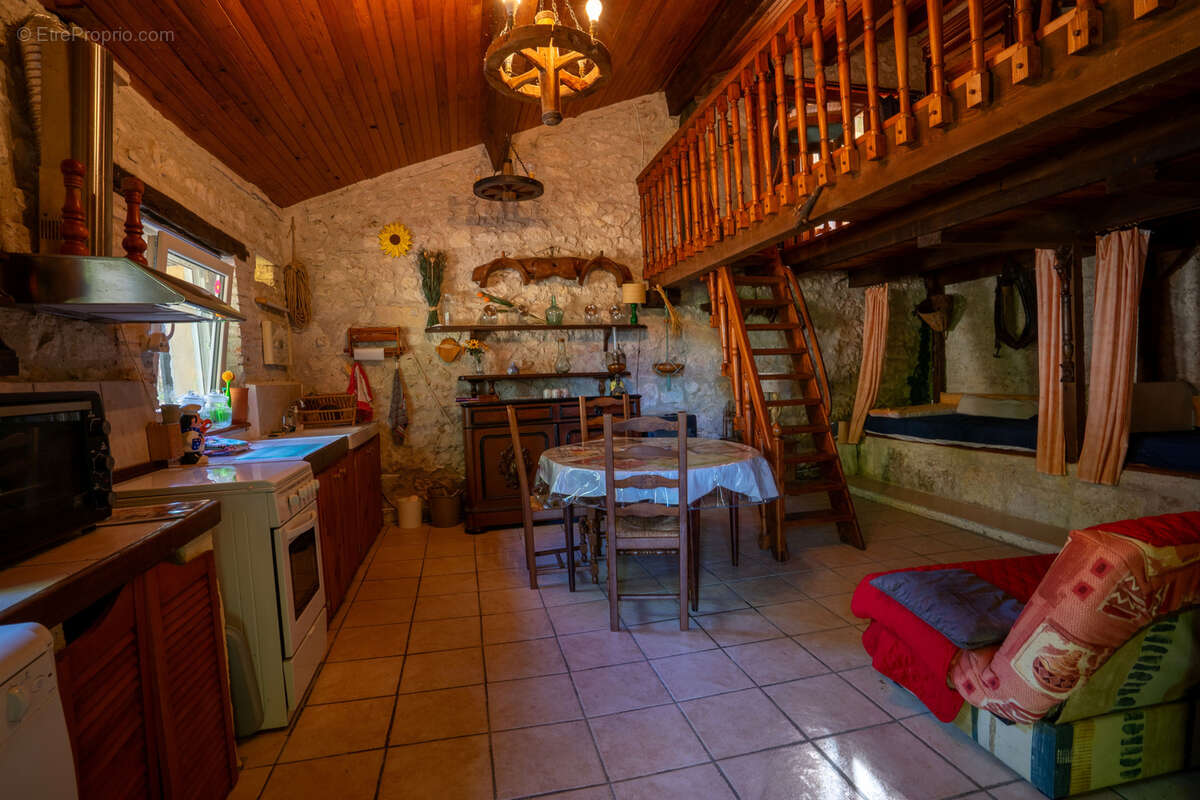 Maison en pierre de avec dépendances et gite - photo 11