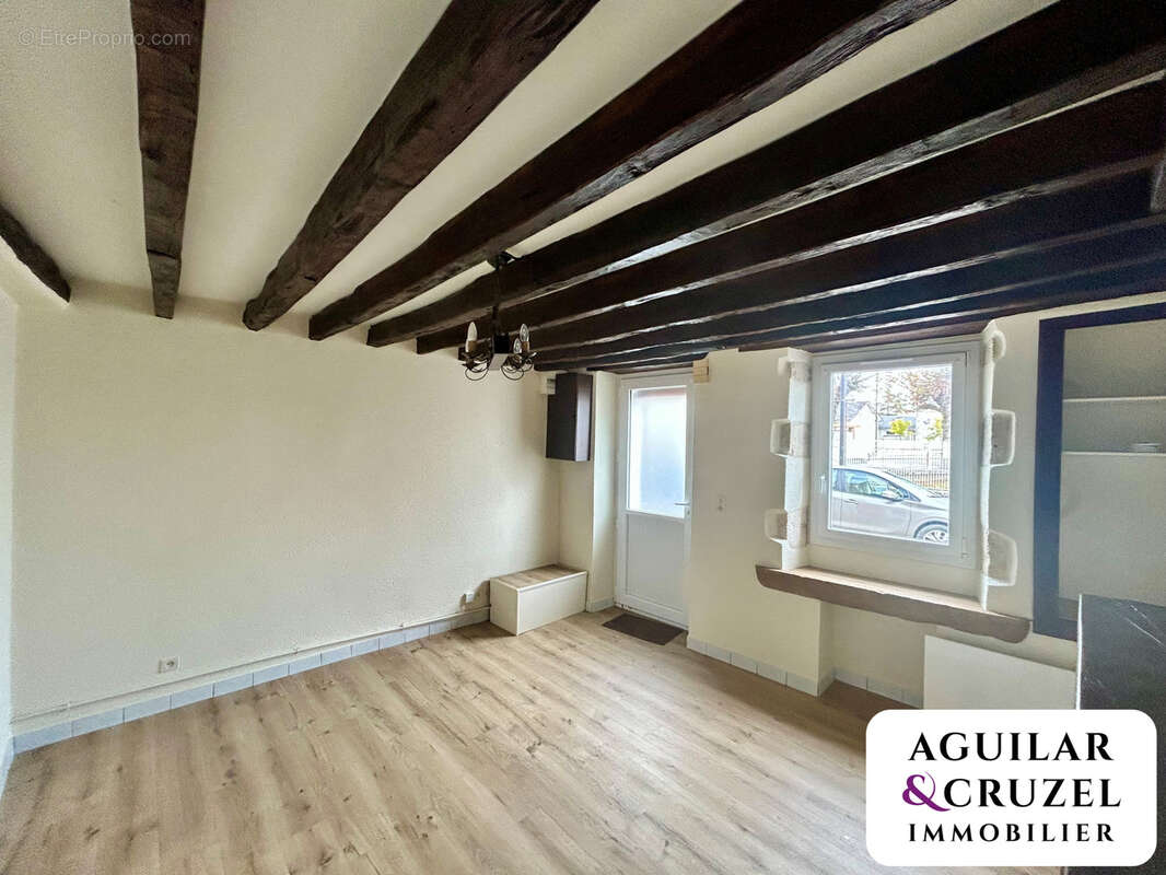 Maison à LA CHAPELLE-SAINT-URSIN