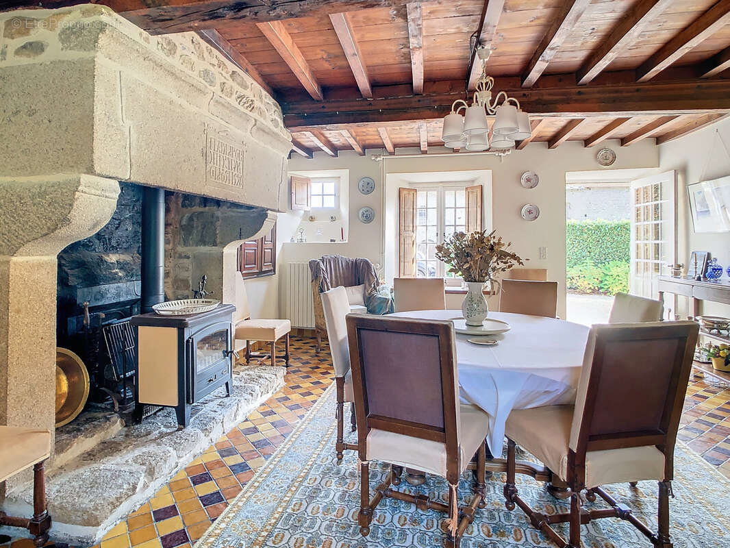 Maison à MONTCUIT